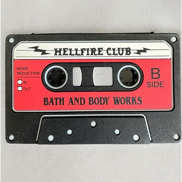 STRANGER THINGS *FOR EDDIE* POCKET BAC W/ 2 *THE UPSIDE DOWN * HAND SANITIZERS - Picture 3 of 4